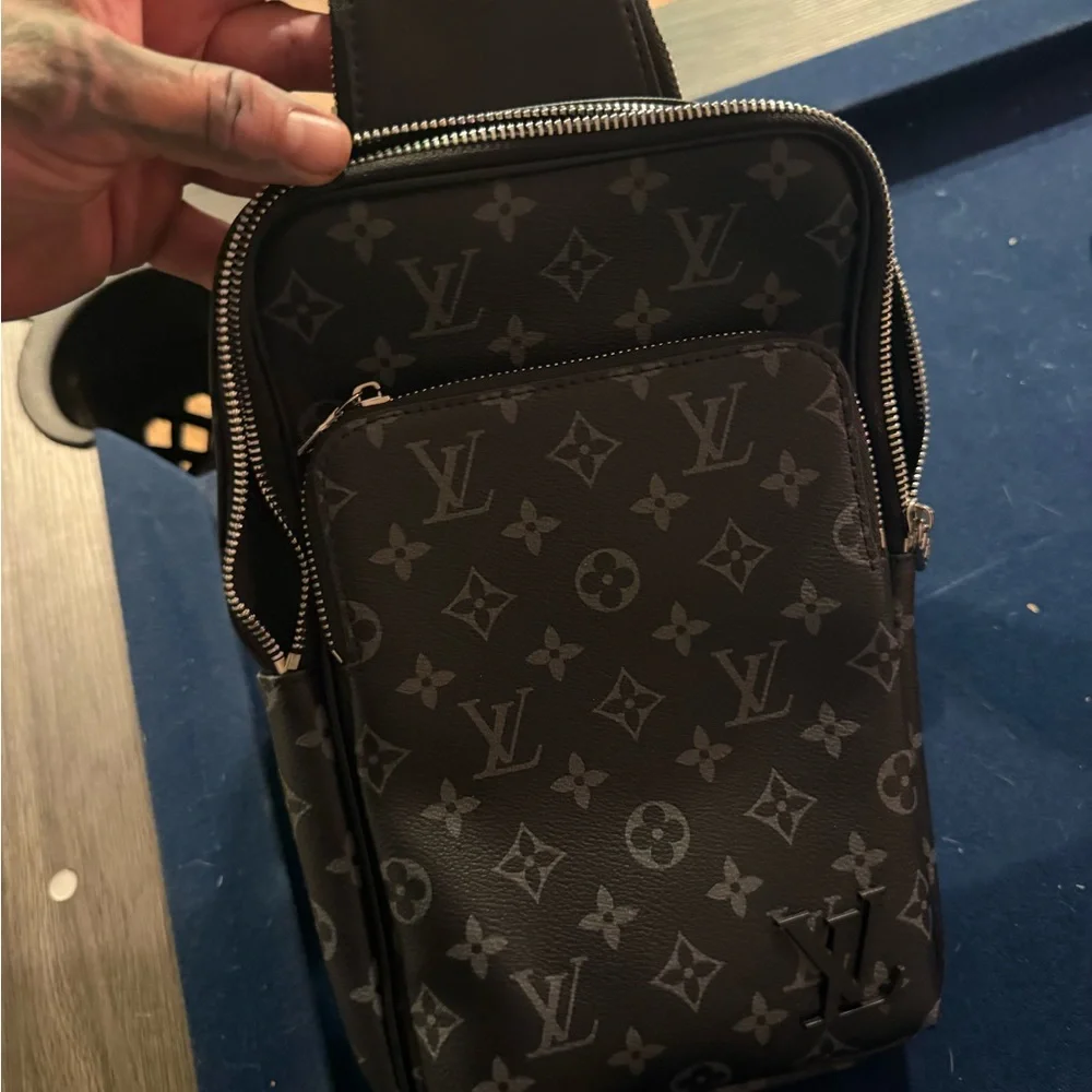 Louis Vuitton video put